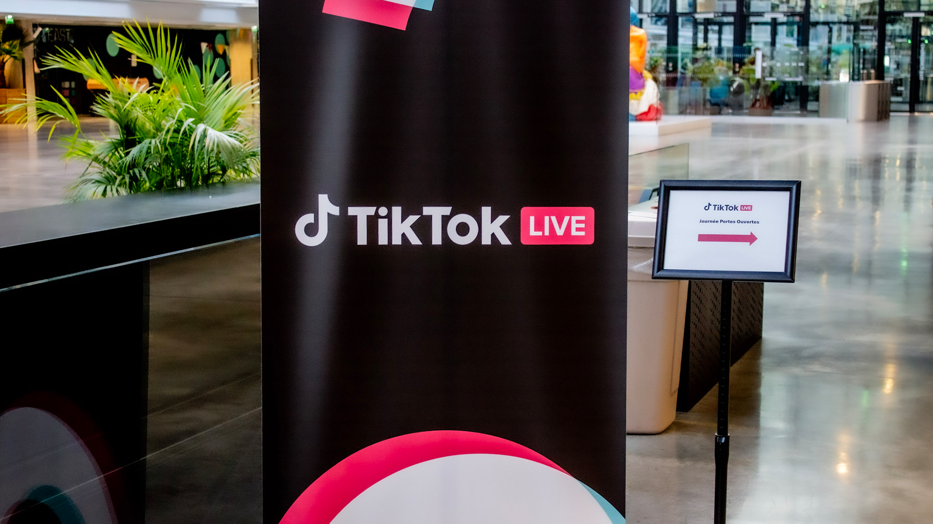 Production audiovisuelle,Réalisation,Scénario,Tournage,Montage,Post-production,Vidéos,reels,reportage,interview,Effets spéciaux,Son,Image,Éclairage,Réalisateur,Producteur,Script,Casting,Plateau de tournage,Équipe technique,Storyboard,Synchronisation audio,Musique de film,Narration,Tik Tok,évènements,events,activitation