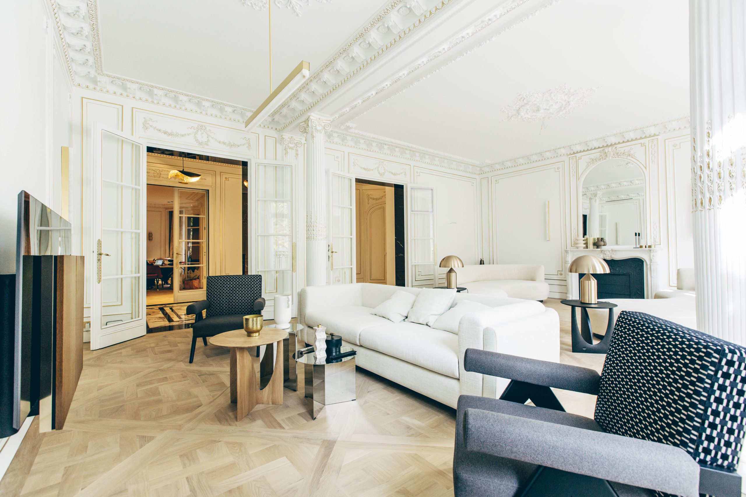 Portrait,Mode,Lifestyle,Studio,Extérieur,Éditorial,Minimaliste,Vintage,Urbain,Naturel,Conceptuel,Abstrait,Couleur,Noir et blanc,Candid,Élégance,Dramatique,Expressif,Cinématographique,Réflexion,Composition,Lumière naturelle,Contre-jour,Bokeh,Profondeur de champ,Silhouette,Pose longue,Premier plan,Arrière-plan,Focale,Cadre,Macro,Gros plan,Instant décisif,Perspective,Éclairage créatif,Reflet,Ombre,Contraste,Focus,lu architecture